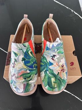 NWT UIN Yawning Lily Art Shoes Floral Slip-On Loafers Women’s 8.5